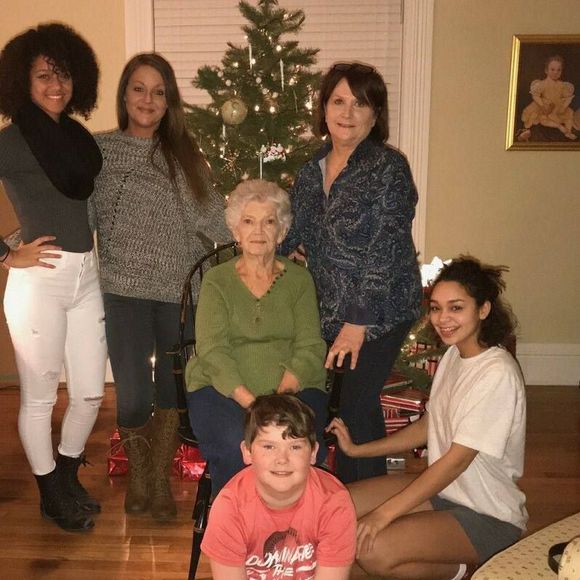 Meet your Posher, Sarah - Picture 1 of 1